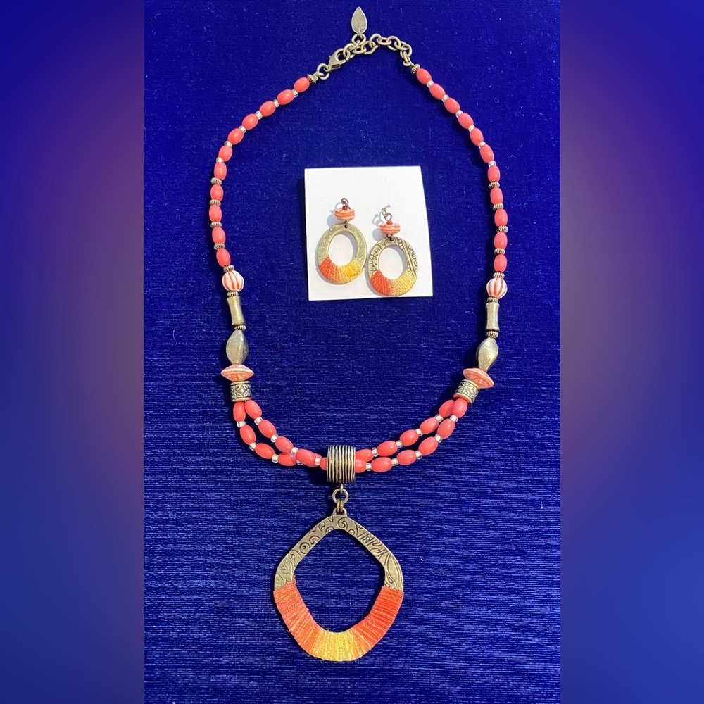 Sporty Coral and Gold Necklace Set